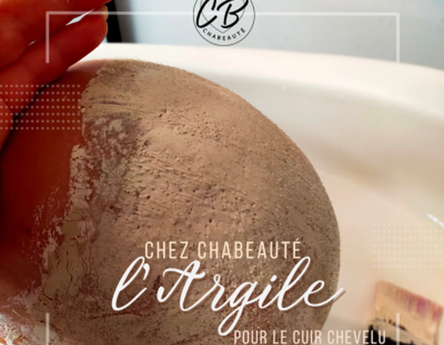 Soin capillaire à l'argile pour cuir chevelu au salon ChaBeauté